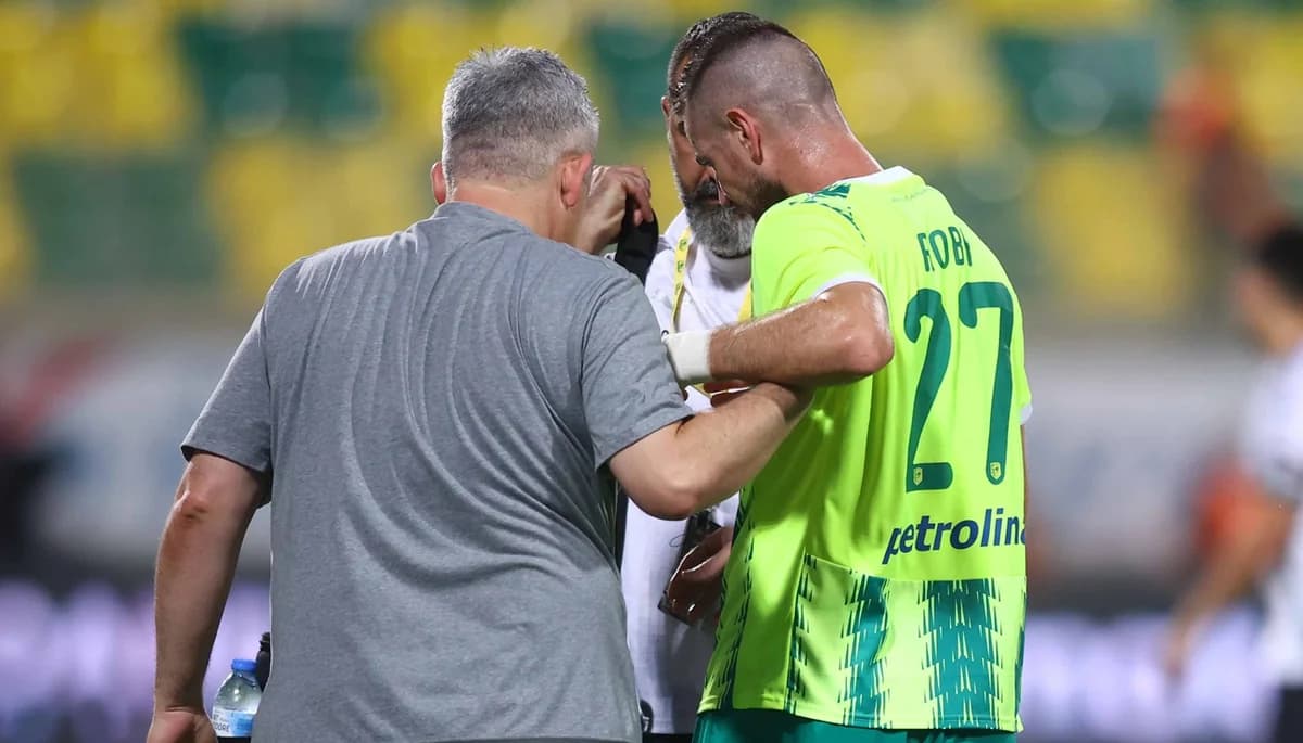 Anxiety at AEK Larnaca Regarding Roberge's Injury