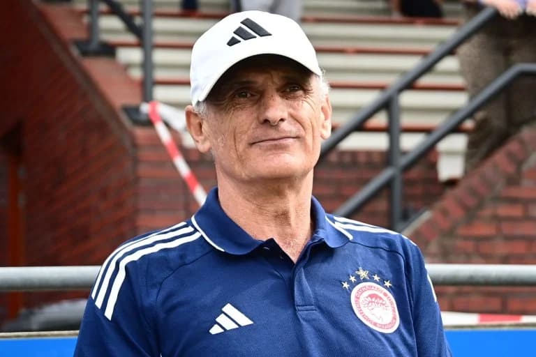 Olympiakos: Herzlicher Empfang für Mendilibar beim Freundschaftsspiel gegen Al Taawoun