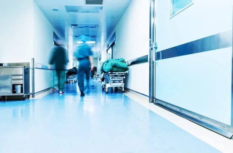 ER: Waiting Time Reduction with the "Bracelet" System