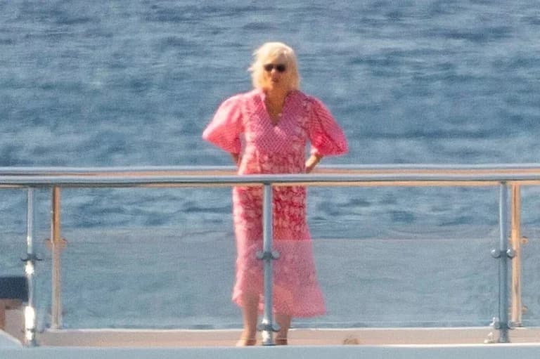 Königin Camilla kreuzt auf Jacht eines Tory-Spenders durch griechische Inseln
