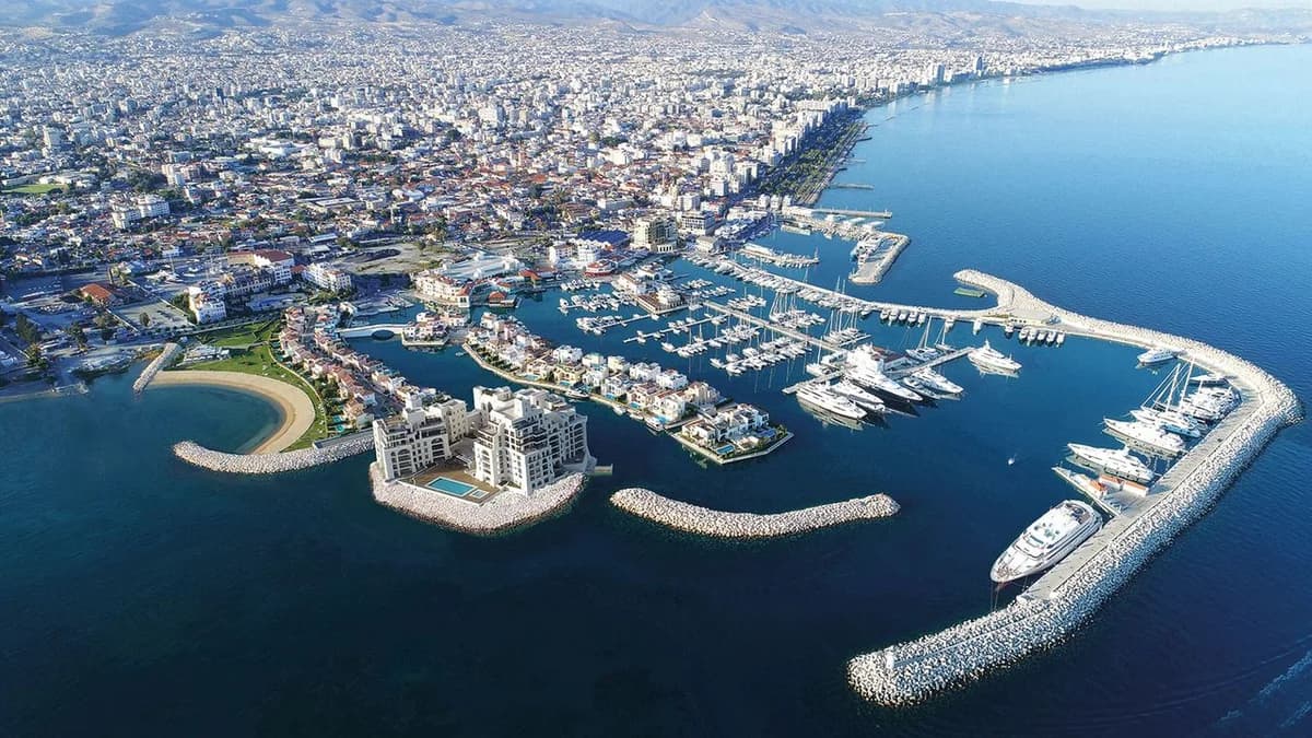Συστάσεις για αποφυγή παραλίας στη Λεμεσό λόγω ρύπανσης