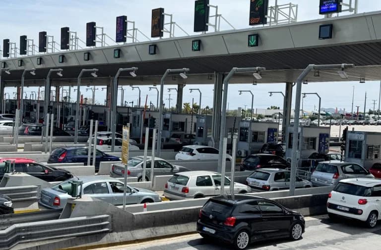 Éxodo de Agosto en su punto álgido: Tráfico intenso en carreteras y puertos