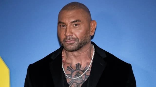 Ο Ντέιβ Μπατίστα στο ριμέικ του «Highlander» με Καβίλ και Κρόου