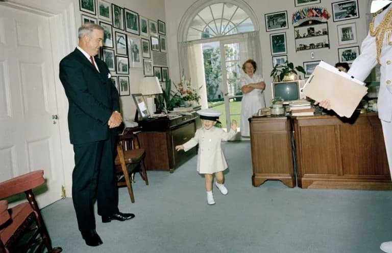 Αδημοσίευτο απόσπασμα: Ο JFK Jr. μιλά για τον πατέρα του μετά τη δολοφονία