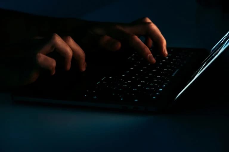 Künstliche Intelligenz und Wahlen: Auswirkungen und Risiken