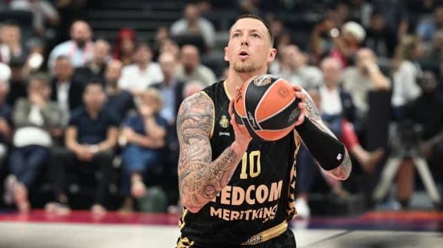 Daniel Theis: «Panathinaikos hat mir ein Angebot gemacht, aber ich habe zuerst mit Spanoulis gesprochen»