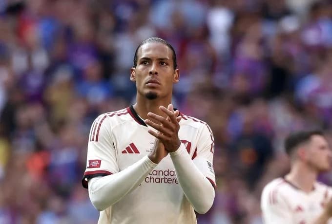 Van Dijk: '¡Necesitamos un nuevo delantero!'