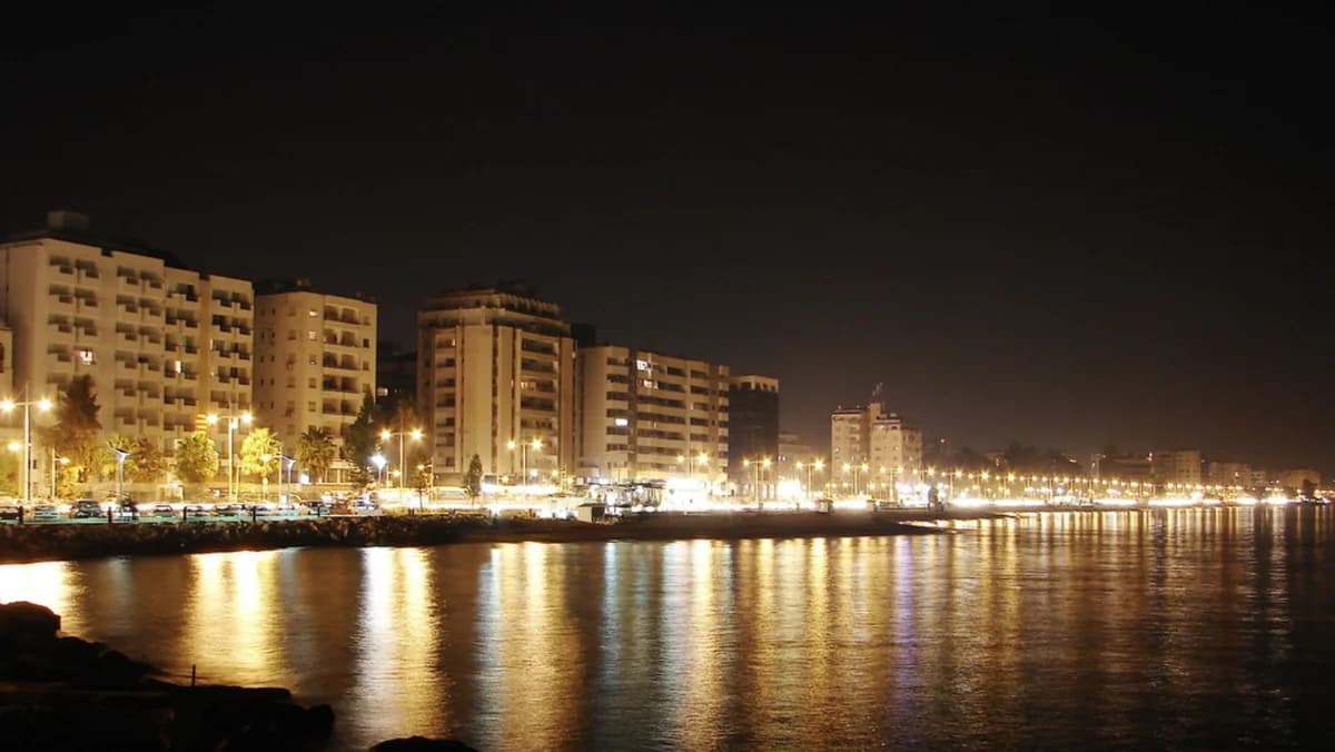 Limassol: 19-Jähriger sorgt für Aufruhr, indem er im Meer um Hilfe ruft
