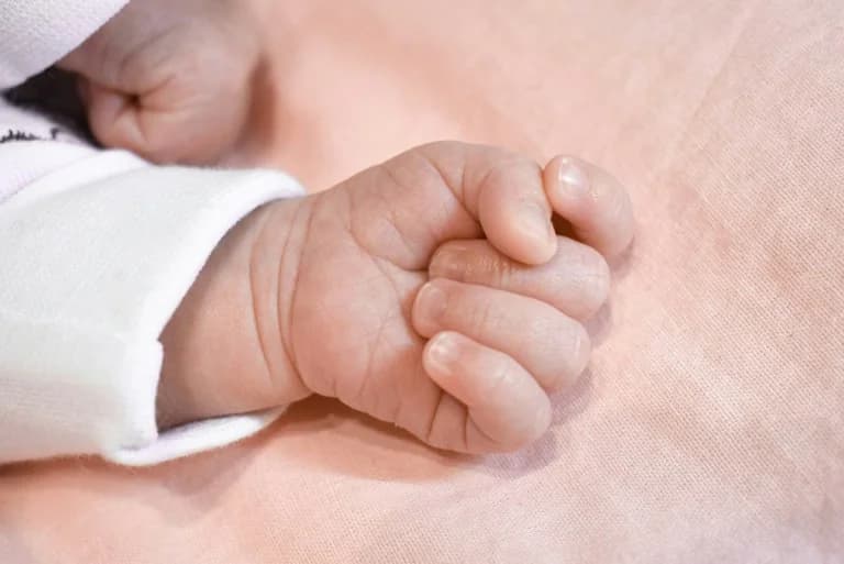 Crete: Infant in Critical but Stable Condition After Falling from Balcony