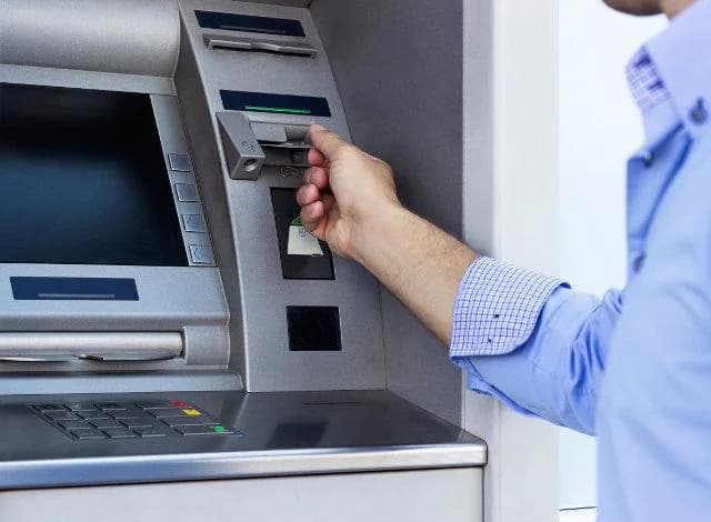 Grecia Implementa Grandes Recortes en las Tarifas Bancarias en 2025