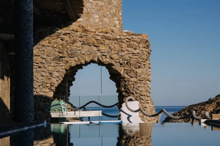 伊奥斯岛：被《Condé Nast Traveller》评为地中海最真实的旅游目的地