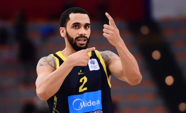 Aris: Eliza Mitrou-Long Regresa con Contrato Hasta 2027