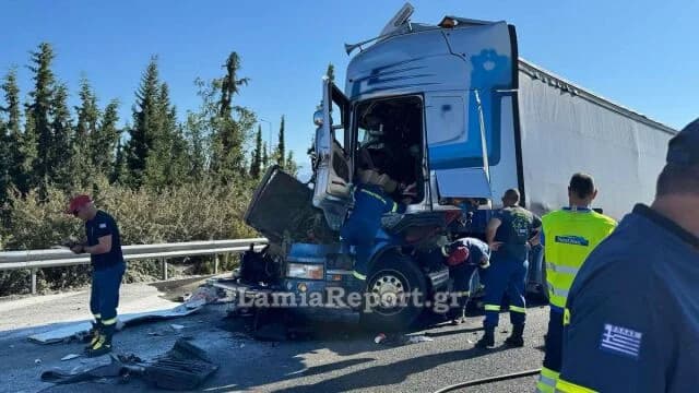 תאונת משאיות בלמיה: כביש לאומי מכוסה בקמח
