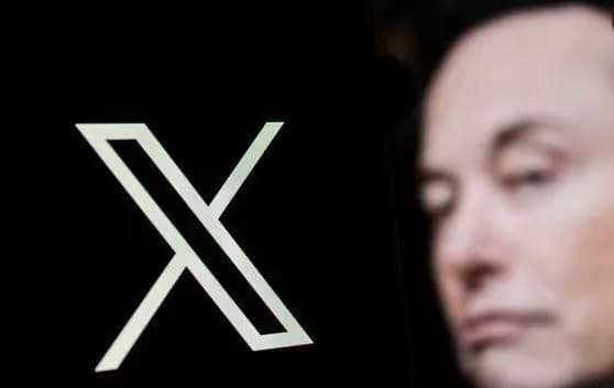Musk Accuses Apple of Burying His Chatbot Grok in App Store