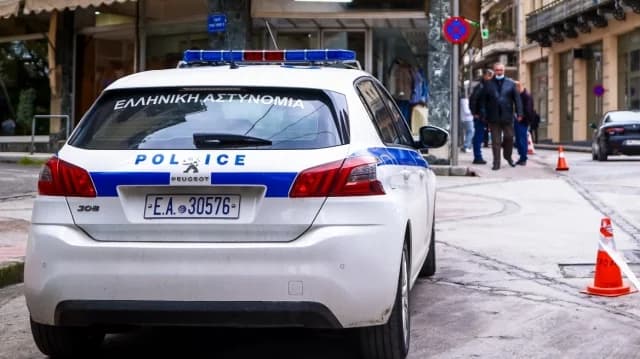 Volos: Junger Mann mit Messer bei Wohltätigkeits-Fußballspiel festgenommen