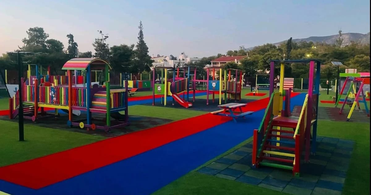 Neuer Spielplatz in Alimos: Ein farbenfrohes Paradies