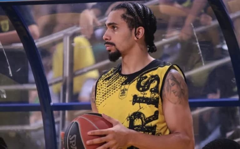 Elijah Mitrou-Long: Mensaje a los fans de Aris tras su regreso