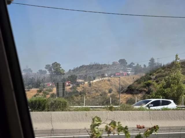 Feuer in Kalamos – Feuerwehr mobilisiert