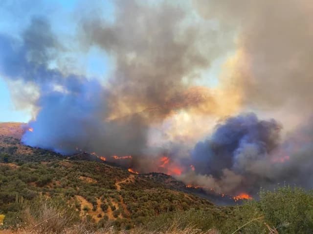 Fires in Chios: Evacuations in Potamia, Volissos, Pispilounta - 112 Alert