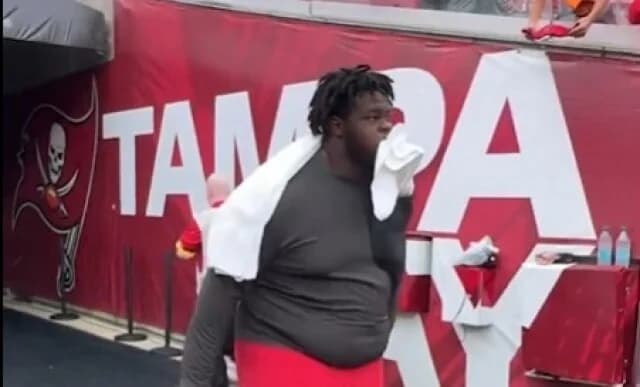 NFL: Spieler wegen Gewichts ausgeschlossen - Wiegt über 200 kg