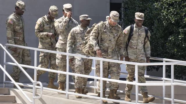 Nationalgarde trifft nach Trumps Anordnung in Washington D.C. ein, Bürgermeister reagieren