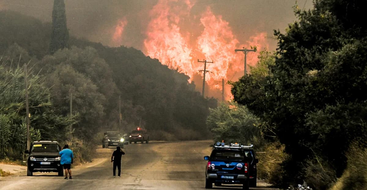 Fires in Greece: Fronts in Achaia, Patras, Zakynthos and Chios