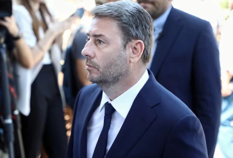 Androulakis: Apoyo a bomberos y voluntarios que luchan contra incendios forestales