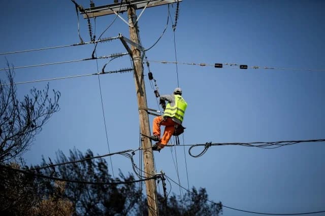 DEDDIE: Intensive Efforts to Restore Power After Fires