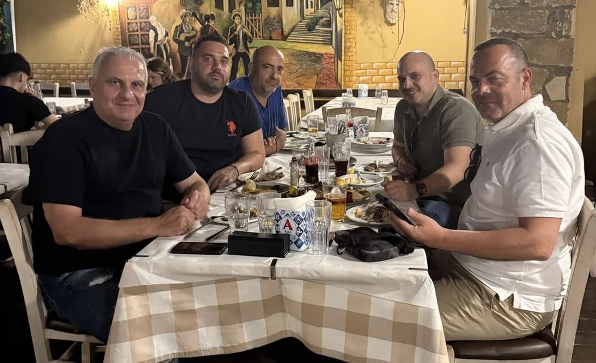 אריס FC מארחת ארוחת ערב לעיתונאים ב-«Cave of Acropolis»