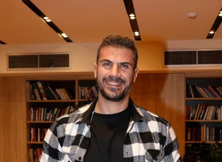 Akis Petretzikis: Humorous Video with Daughter Sparks Reactions