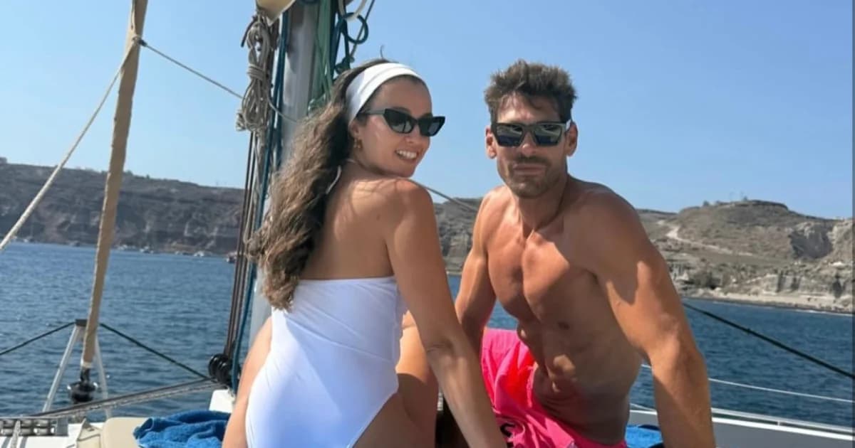 Γιάννης Σπαλιάρας: Ρομαντικές διακοπές στη Σαντορίνη με τη σύντροφό του
