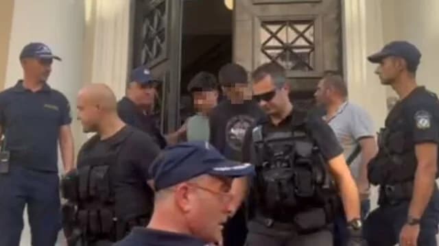Патры: Напряженность возле суда из-за подозреваемых в поджоге