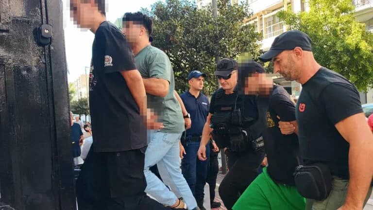 Tres detenidos por incendios provocados en Achaia comparecerán ante el fiscal