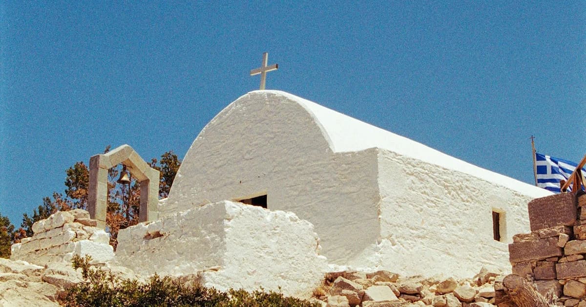 Ποιητές αφιερώνουν στίχους στην Παναγία: Ένα αφιέρωμα