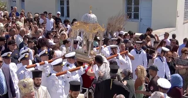 Dormición de la Virgen María: Celebraciones en Tinos y mensajes de líderes