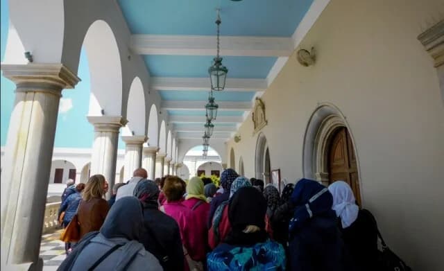 Δεκαπενταύγουστος: Χιλιάδες πιστοί στην Τήνο για την Παναγία