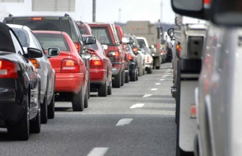 Traffic Chaos in the Mountains Due to Excursionists
