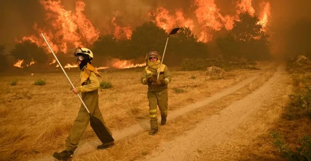 Incendios en España: 7 muertos y más de 1,5 millones de acres quemados