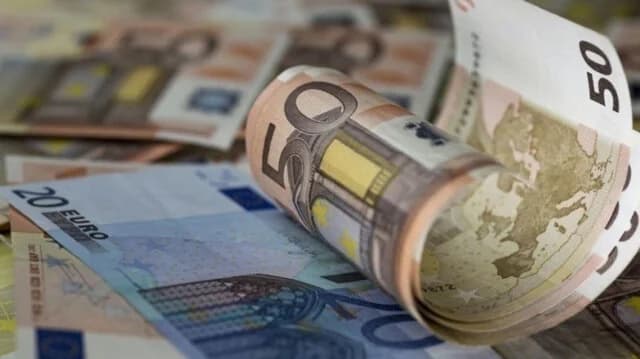 ΟΠΕΚΑ: Ενίσχυση έως €1.000 για τρίτεκνες και πολύτεκνες μητέρες