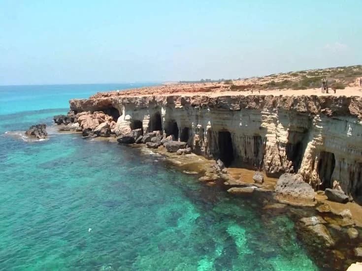 קייפ גרקו: פציעה במערות הים למרות האזהרות
