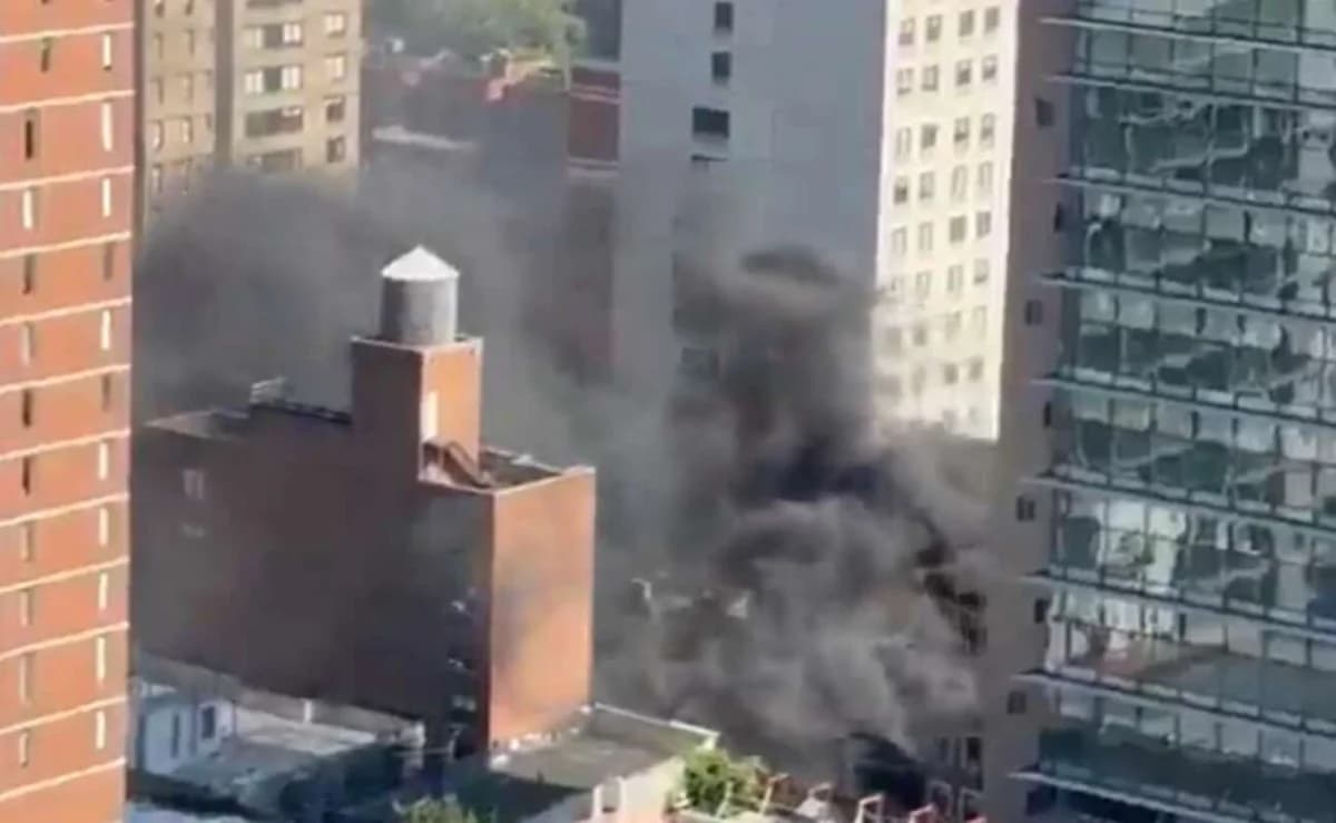 Powerful Explosion in Manhattan: Black Smoke and Disruption