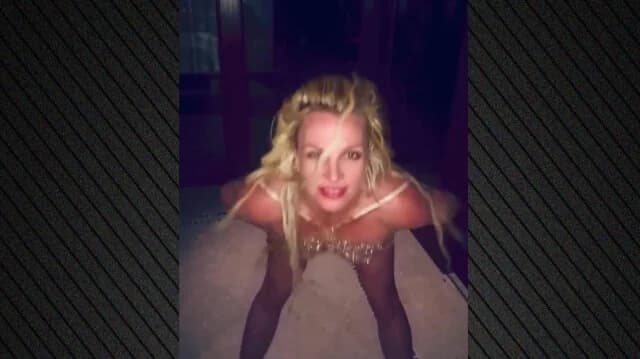 Бритни Спирс столкнулась с конфузом во время танца в Instagram