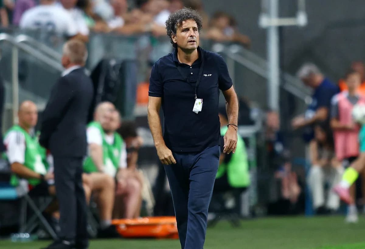 Defensiv-Dilemma bei AEK Larnaca: Wie wird die linke Flanke abgedeckt?