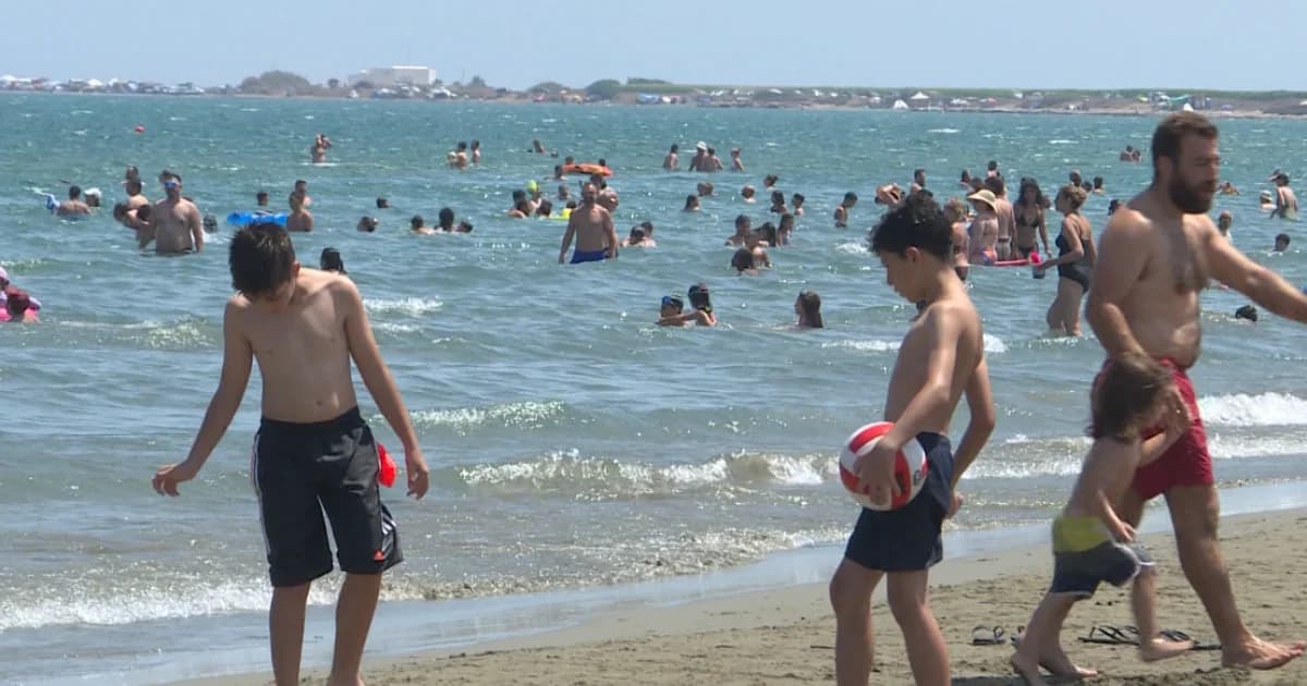 Κύπρος: Παραλίες γεμάτες και εξορμήσεις στα ορεινά τον Δεκαπενταύγουστο