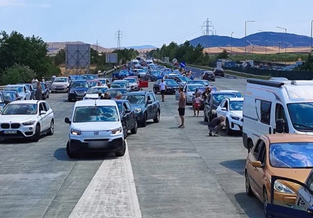 שריפה במוסקוהורי, לריסה: שיבושי תנועה בכביש הלאומי
