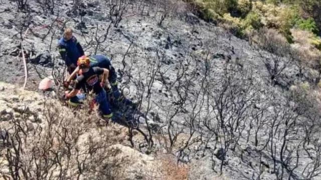 Σοβαρός τραυματισμός πυροσβέστη στην Πάτρα: Έπεσε σε χαράδρα