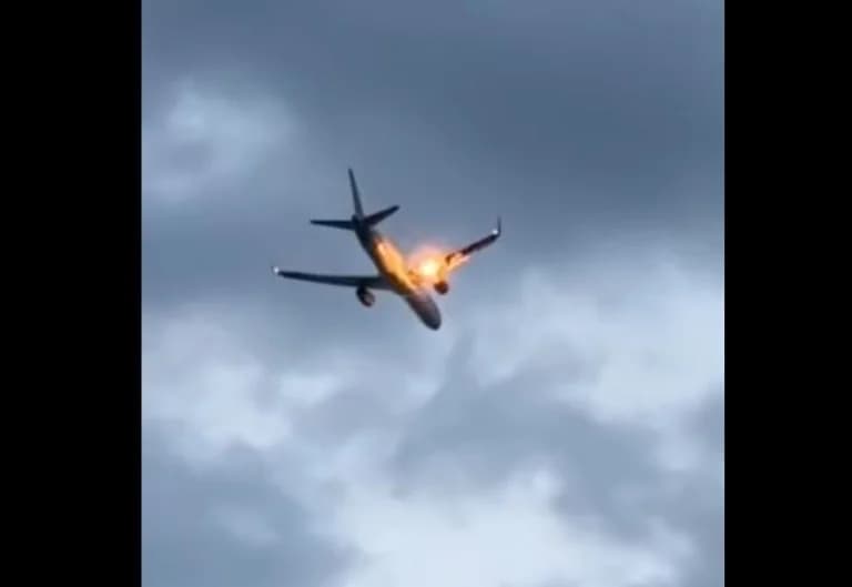 Incendio en el motor de un avión tras despegar de Corfú – 250 pasajeros