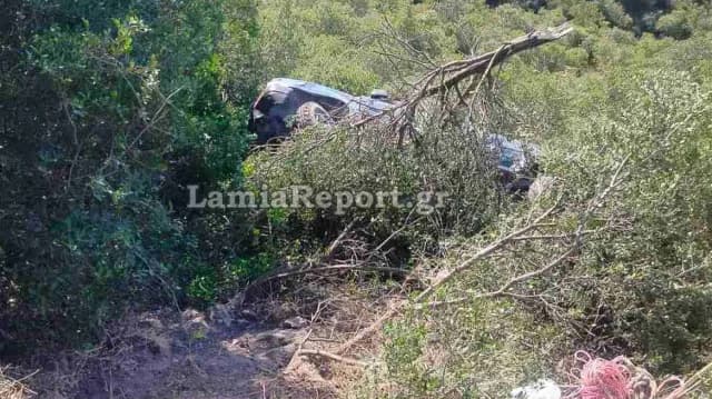 Fthiotida: Auto stürzt in Schlucht – Zwei Verletzte