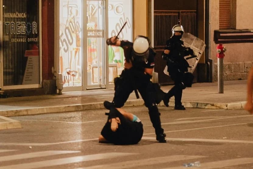 Σερβία: Βίαια επεισόδια σε αντικυβερνητικές διαδηλώσεις