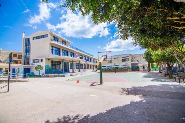 Keine Schäden an Schulen in Achaia, Epirus und Chios durch Brände